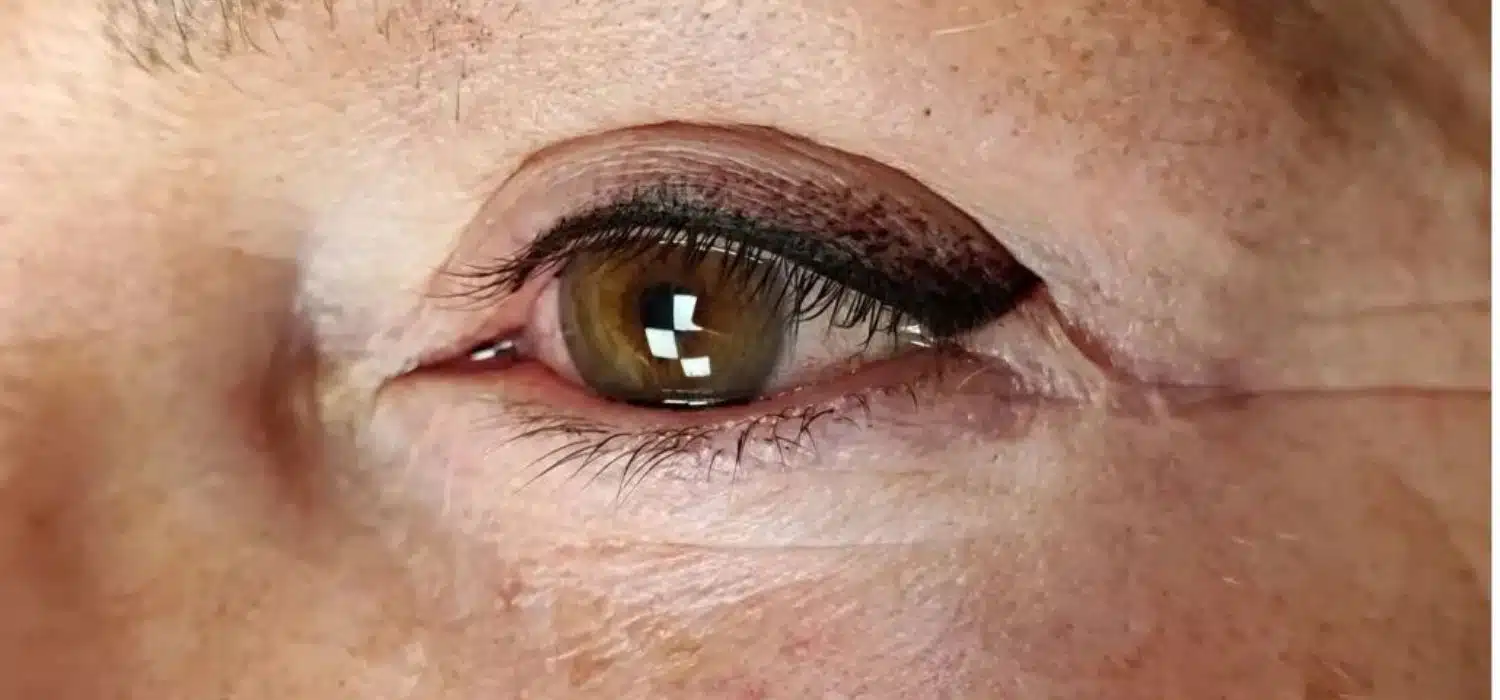 Eyeliner semi-permanent